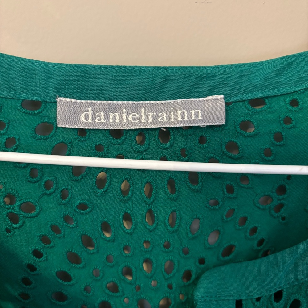 Daniel Rainn Emerald Eyelet Yoke Cap Sleeve Blouse - Picture 3 of 6